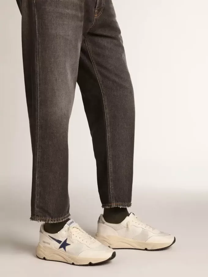 Laufsohle aus weißem Leder und Mesh mit blauem laminiertem Lederstern