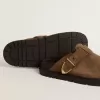 Lucy Sabot für Damen aus taubengrauem Wildleder mit goldener Metallschnalle