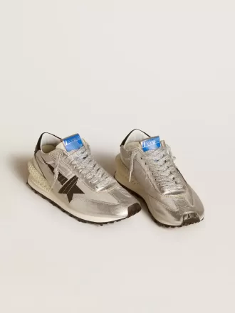 Marathon für Damen mit silbernem Ripstop-Nylon-Obermaterial und schwarzem Stern