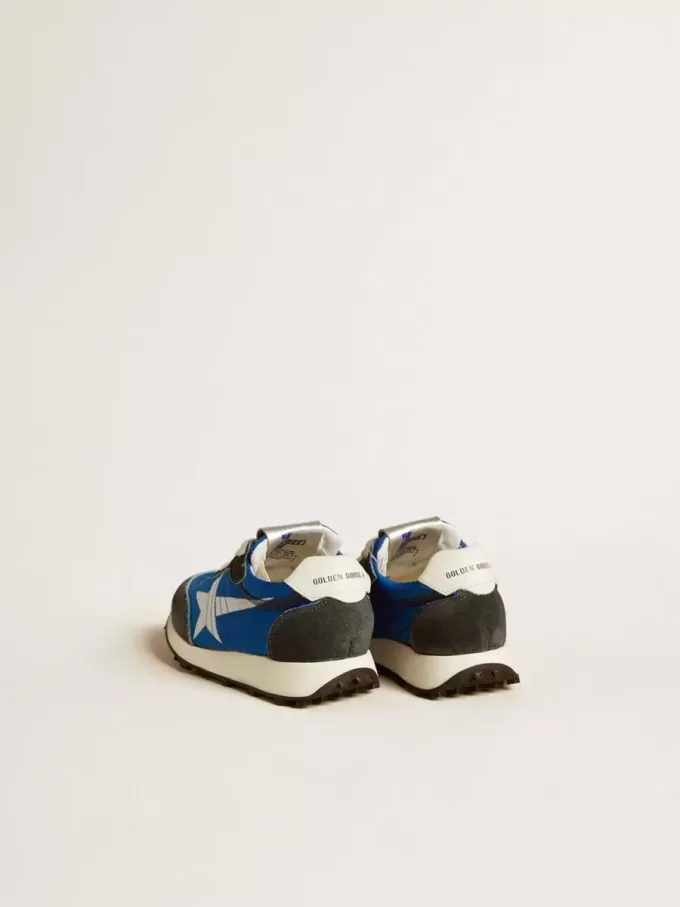 Marathon Young aus blauem Nylon mit aufgedrucktem Stern und Lederlasche an der Ferse