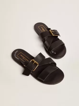 Margaret Flache Sandalen für Damen aus schwarzem, kunstharzbeschichtetem Leder