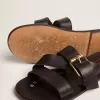 Margaret Flache Sandalen für Damen aus schwarzem, kunstharzbeschichtetem Leder