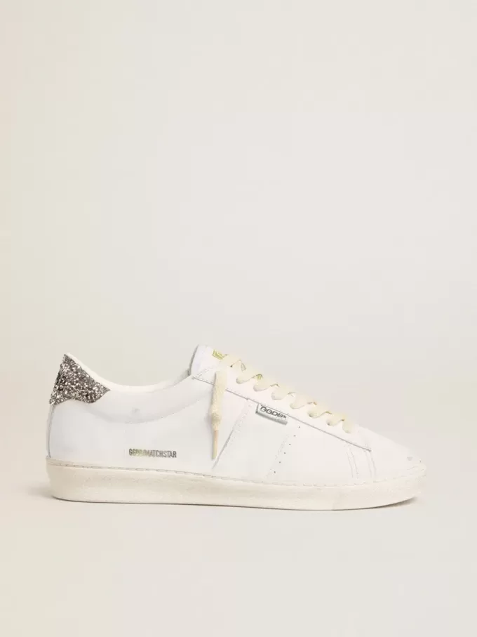 Matchstar aus weißem Leder mit silbernem Glitzer-Fersenaufsatz Matchstar aus weißem Leder mit silbernem Glitzer-Fersenaufsatz