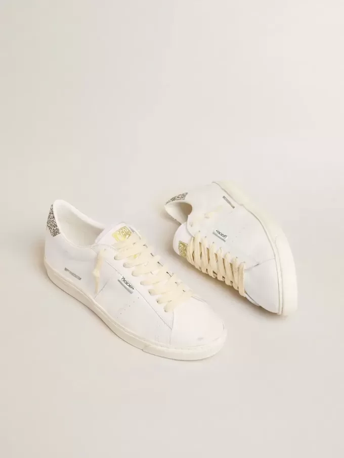 Matchstar aus weißem Leder mit silbernem Glitzer-Fersenaufsatz Matchstar aus weißem Leder mit silbernem Glitzer-Fersenaufsatz