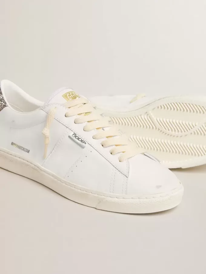 Matchstar aus weißem Leder mit silbernem Glitzer-Fersenaufsatz Matchstar aus weißem Leder mit silbernem Glitzer-Fersenaufsatz