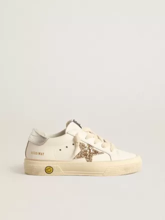 May Teen aus weißem Leder mit goldenem Glitzerstern und silberner Fersenlasche May Teen aus weißem Leder mit goldenem Glitzerstern und silberner Fersenlasche