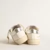 May Teen aus weißem Leder mit goldenem Glitzerstern und silberner Fersenlasche