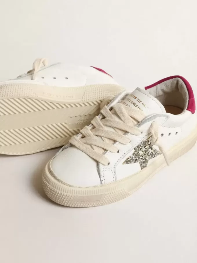 May Young aus Nappaleder mit platinfarbenem Glitzerstern und magentafarbenem Fersenriemen