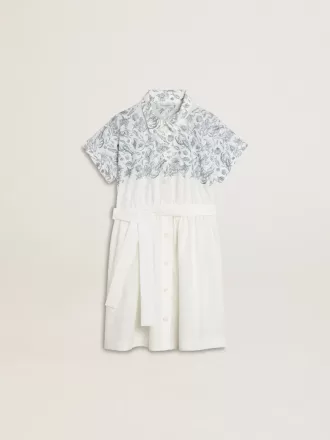 Mädchen-Hemdkleid aus weißer Baumwoll-Canvas mit blauem Marineprint und weißer Paspelierung