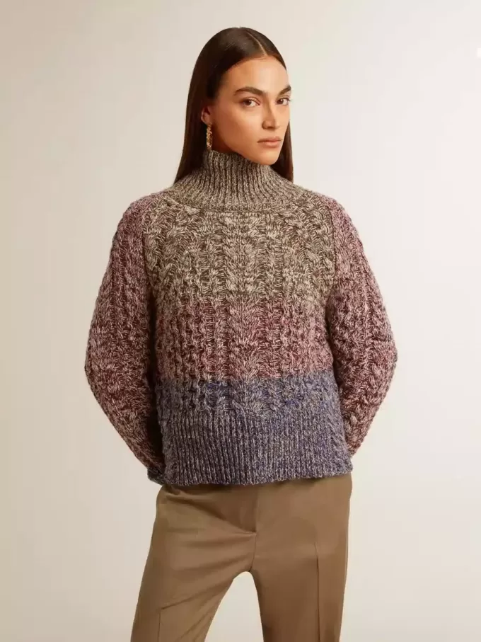 Mehrfarbiger Damenpullover mit hohem Kragen aus Mouliné-Garn Mehrfarbiger Damenpullover mit hohem Kragen aus Mouliné-Garn