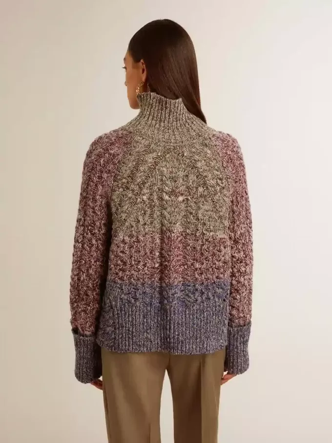 Mehrfarbiger Damenpullover mit hohem Kragen aus Mouliné-Garn Mehrfarbiger Damenpullover mit hohem Kragen aus Mouliné-Garn