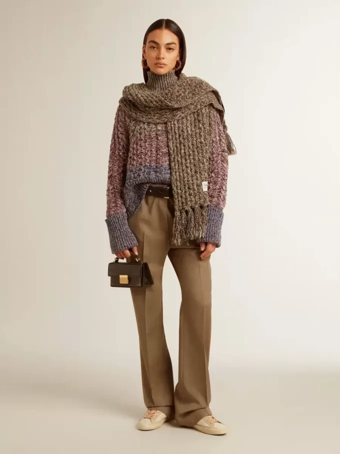 Mehrfarbiger Damenpullover mit hohem Kragen aus Mouliné-Garn Mehrfarbiger Damenpullover mit hohem Kragen aus Mouliné-Garn
