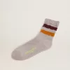 Melange-graue Socken mit Distressed-Details und zweifarbigen Streifen Melange-graue Socken mit Distressed-Details und zweifarbigen Streifen