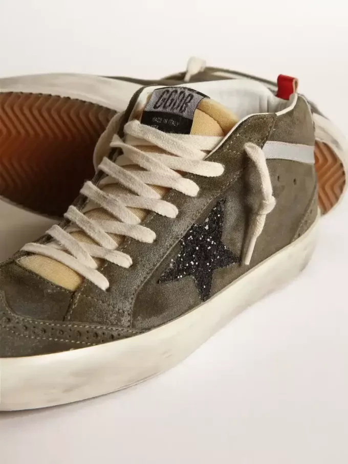 Mid-Star für Damen aus olivgrünem Wildleder mit schwarzem Glitzerstern und Fersenlasche aus Ponyfell