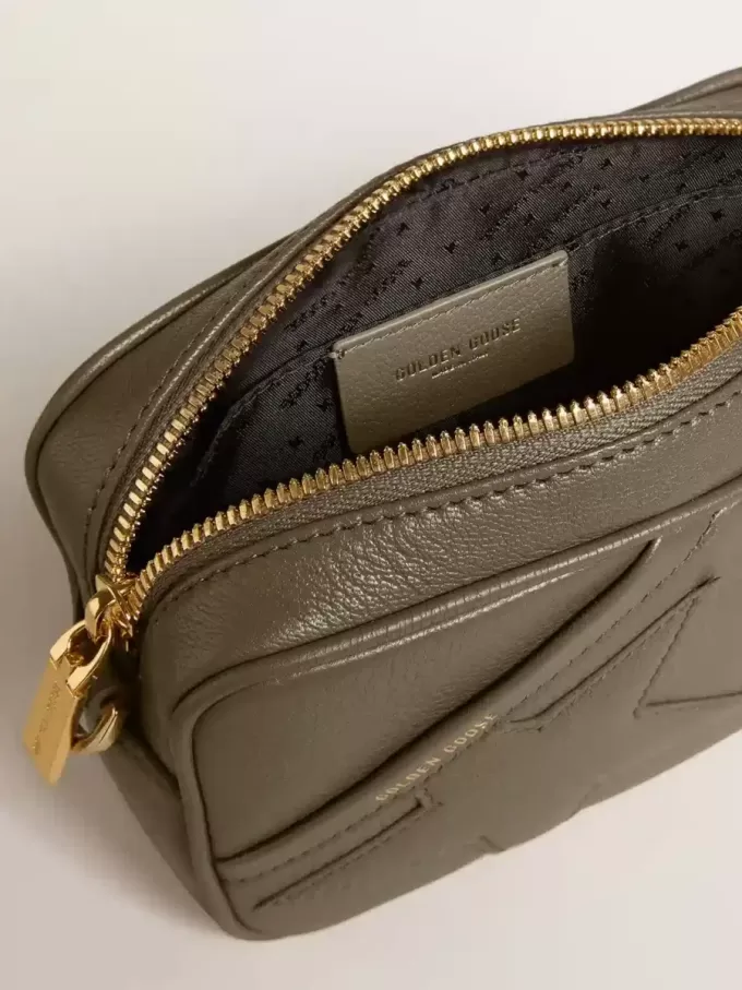 Mini Star Bag aus salbeigrünem Leder mit farblich abgestimmtem Stern