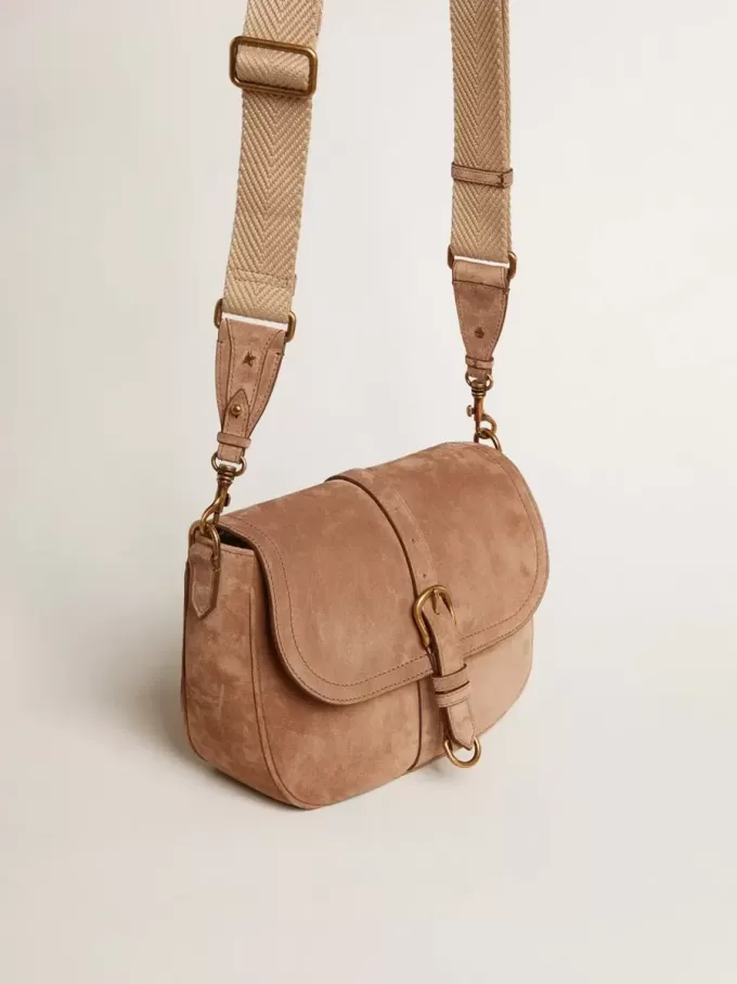 Mittlere Sally-Tasche aus aschfarbenem Wildleder mit kontrastierender Schnalle und Schulterriemen