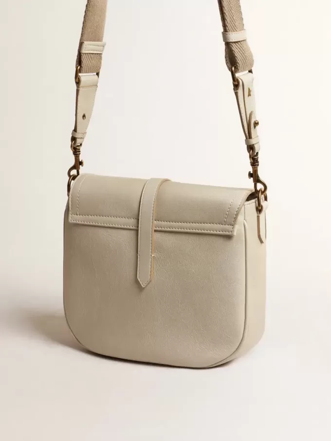 Mittlere Sally-Tasche aus Porzellanleder mit Schnalle und kontrastierendem Schulterriemen