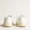 Nachhaltige Sneakers Yatay Model 1B mit weißem Obermaterial auf Bio-Basis und weißem Y