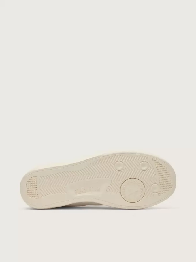 Nachhaltige Sneakers Yatay Model 1B mit weißem Obermaterial auf Bio-Basis und weißem Y
