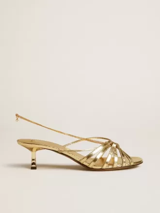 Nico Kitten-Heel-Sandalen aus metallisch goldenem Leder