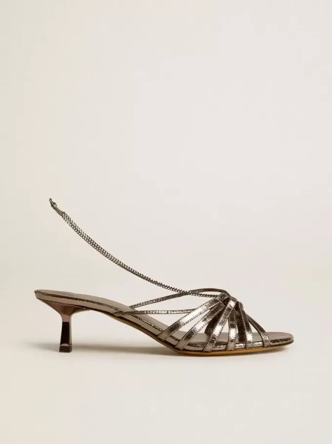 Nico Kitten-Heel-Sandalen aus metallisch grauem Leder Nico Kitten-Heel-Sandalen aus metallisch grauem Leder