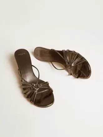 Nico Kitten-Heel-Sandalen aus metallisch grauem Leder Nico Kitten-Heel-Sandalen aus metallisch grauem Leder