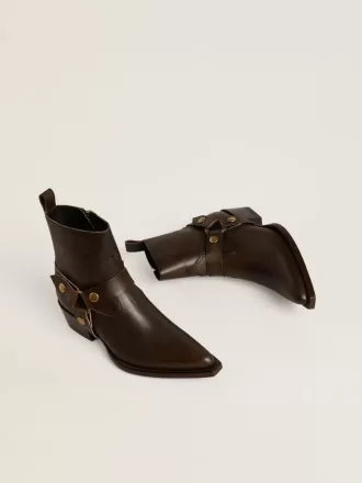Niedrige Debbie-Stiefel aus dunkelbraunem Leder mit abnehmbarer Schnalle