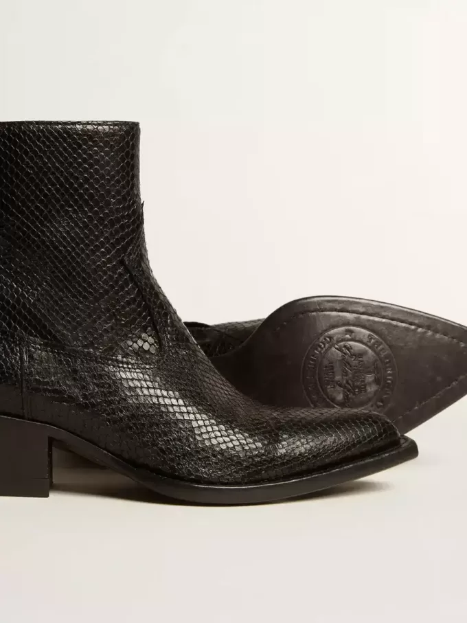 Niedrige Debbie-Stiefel aus schwarzem Leder mit Schlangenprint Niedrige Debbie-Stiefel aus schwarzem Leder mit Schlangenprint