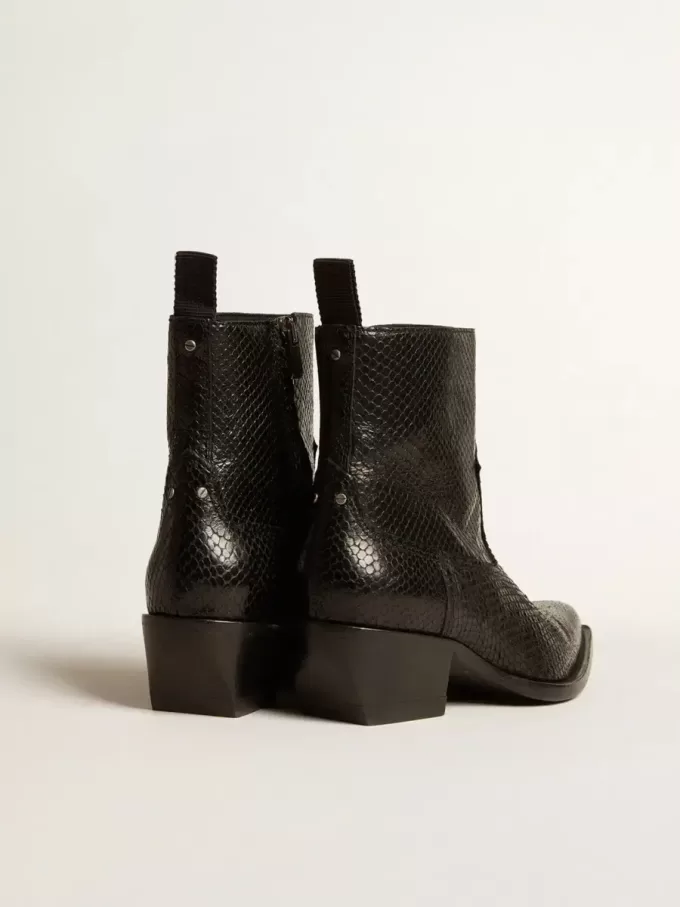 Niedrige Debbie-Stiefel aus schwarzem Leder mit Schlangenprint Niedrige Debbie-Stiefel aus schwarzem Leder mit Schlangenprint