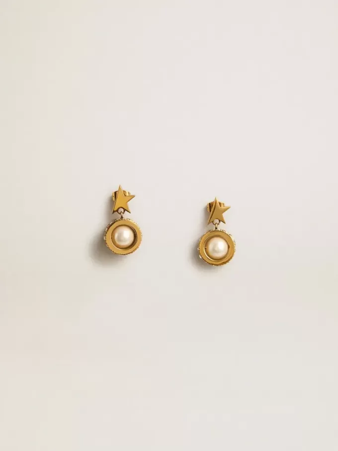 Ohrringe mit goldenem Stern und Perle Ohrringe mit goldenem Stern und Perle