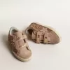 Old School Young in Pfirsichrosa mit Glitzer und rosa Wildlederstern