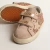 Old School Young in Pfirsichrosa mit Glitzer und rosa Wildlederstern