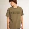Olivgrünes Herren-T-Shirt mit goldenem Schriftzug