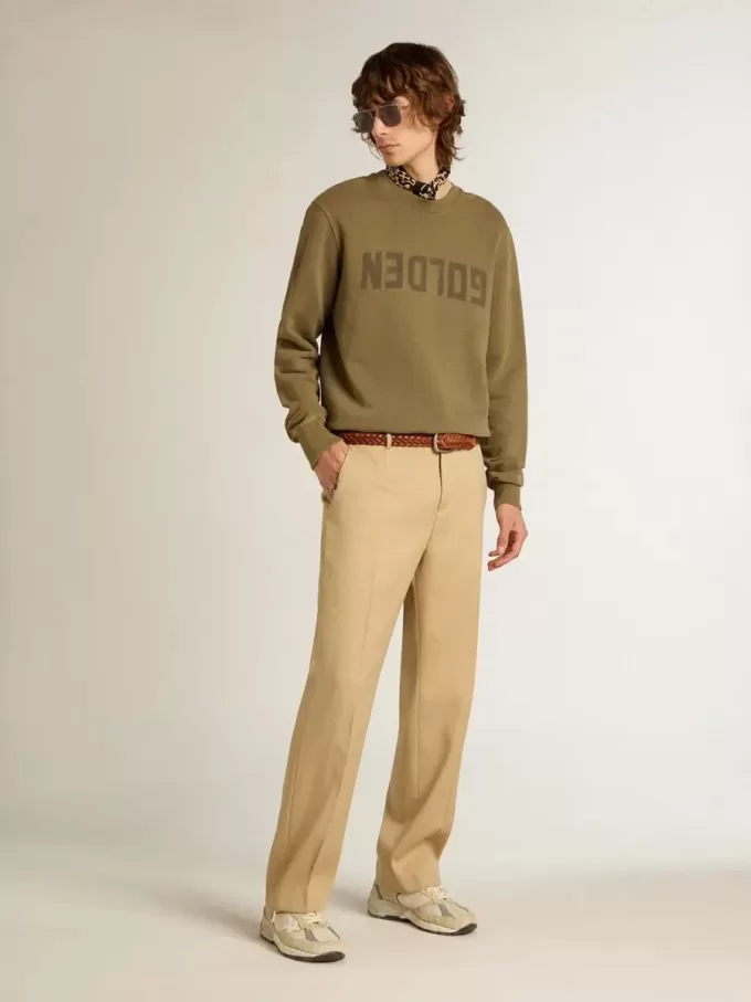 Olivgrünes Sweatshirt für Herren mit goldenem Schriftzug