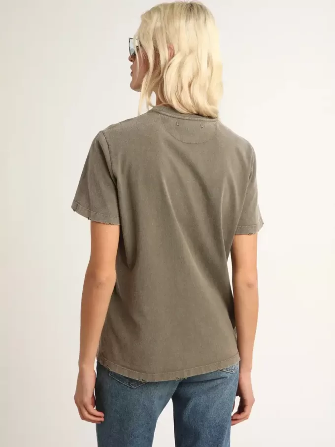 Olivgrünes T-Shirt in regulärer Passform mit goldenem Schriftzug auf der Vorderseite