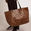 Pasadena-Tasche aus gehämmertem Leder mit Leopardenmuster und kontrastierenden schwarzen Griffen