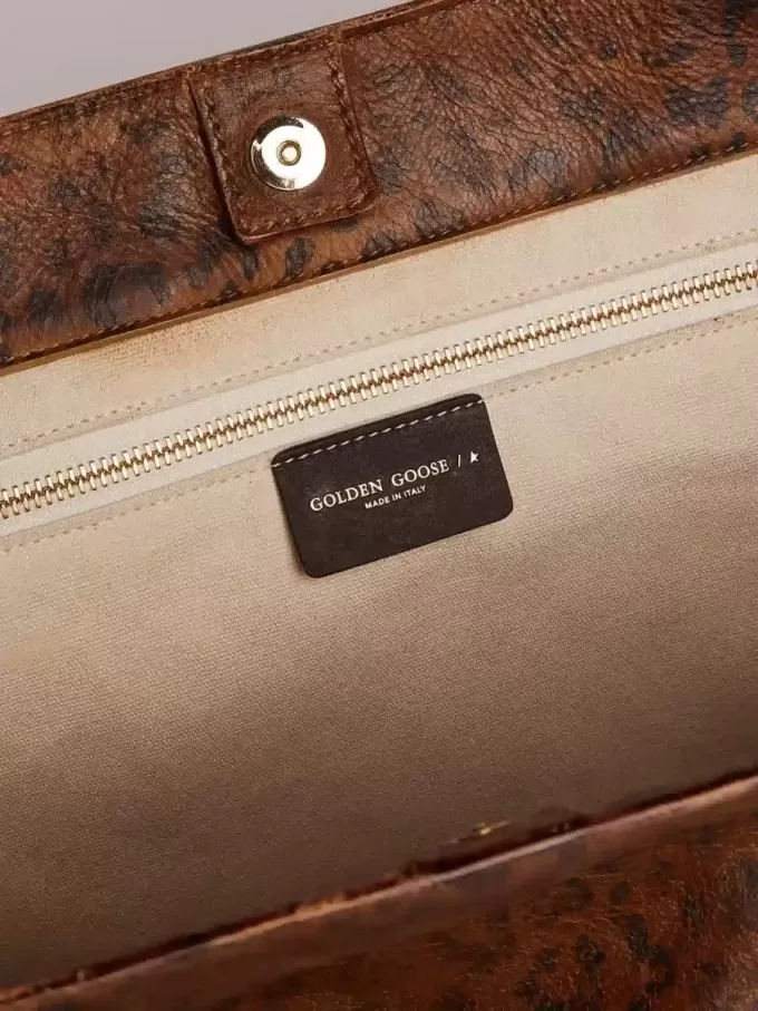 Pasadena-Tasche aus gehämmertem Leder mit Leopardenmuster und kontrastierenden schwarzen Griffen