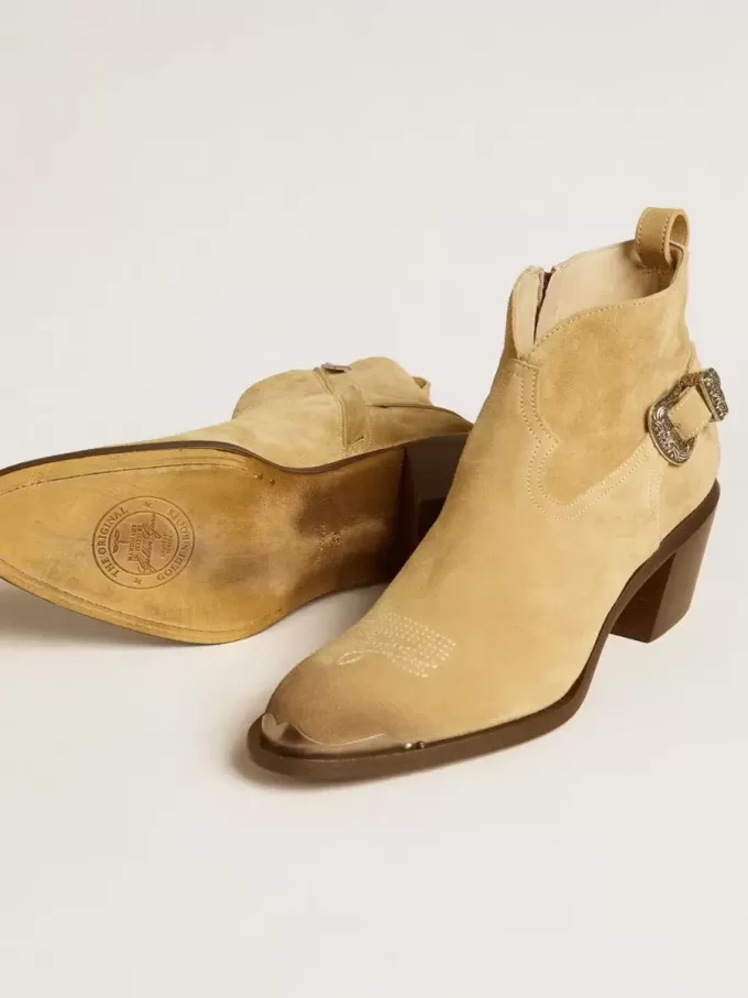 Patty Stiefeletten aus sandfarbenem gewachstem Wildleder Patty Stiefeletten aus sandfarbenem gewachstem Wildleder