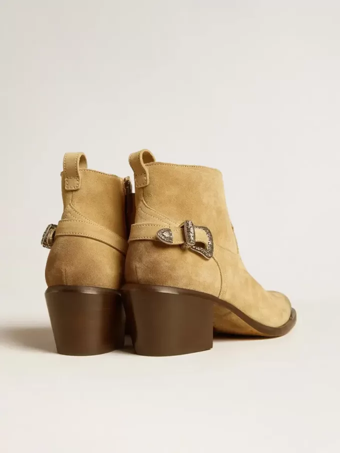Patty Stiefeletten aus sandfarbenem gewachstem Wildleder Patty Stiefeletten aus sandfarbenem gewachstem Wildleder