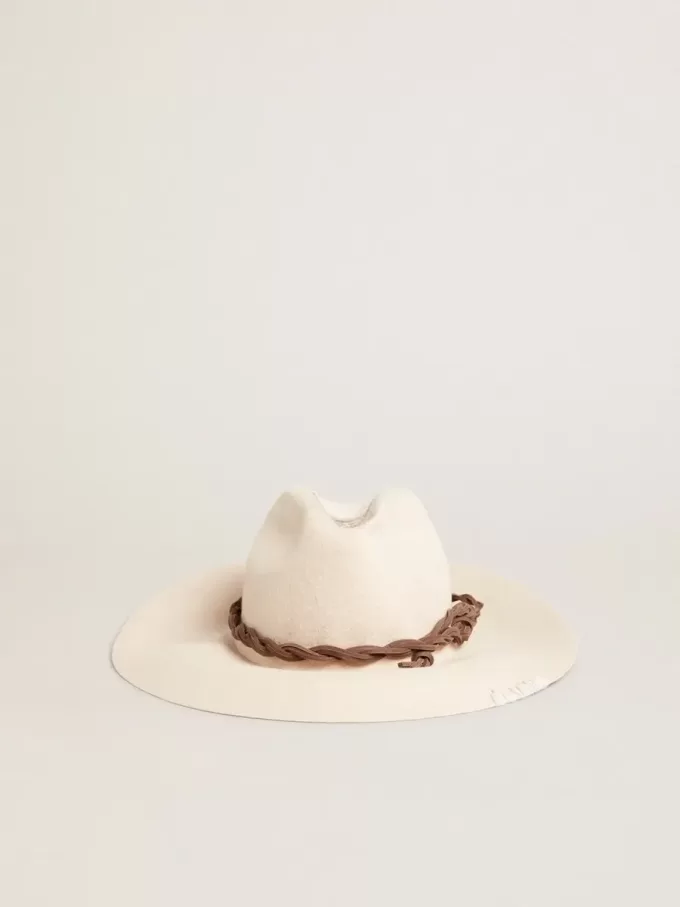 Pergamentfarbener Fedora-Hut mit Lederband