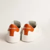 Purestar für Damen mit weißem Lederstern und orangefarbener Fersenlasche