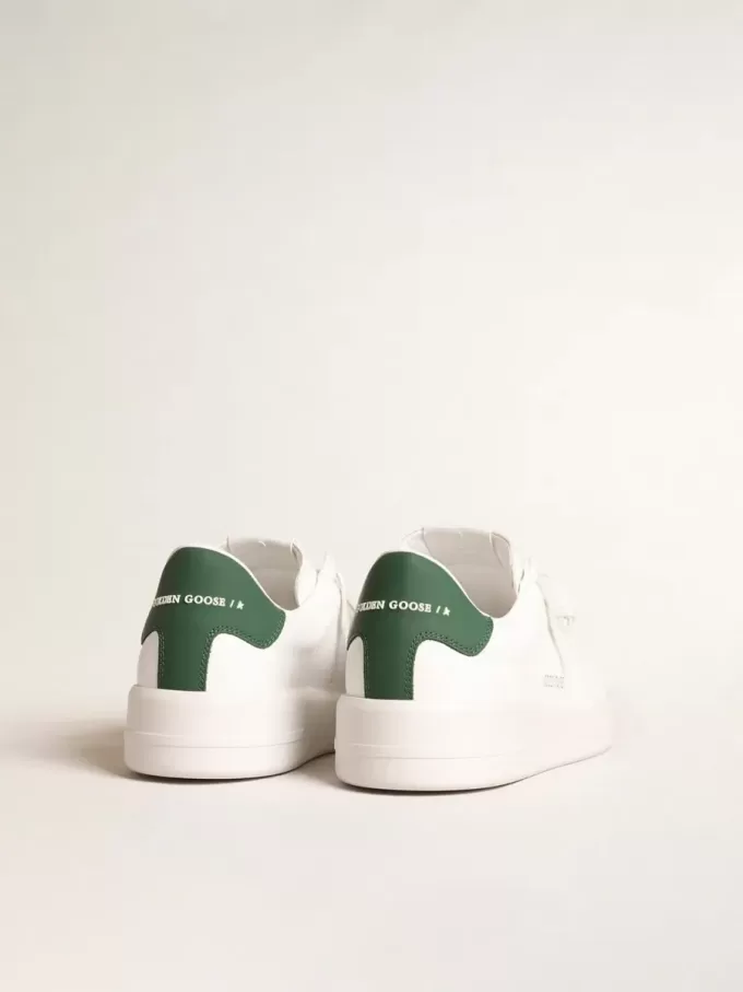 Purestar mit weißem Stern aus biobasiertem Material und mattschwarzer Lederlasche an der Ferse
