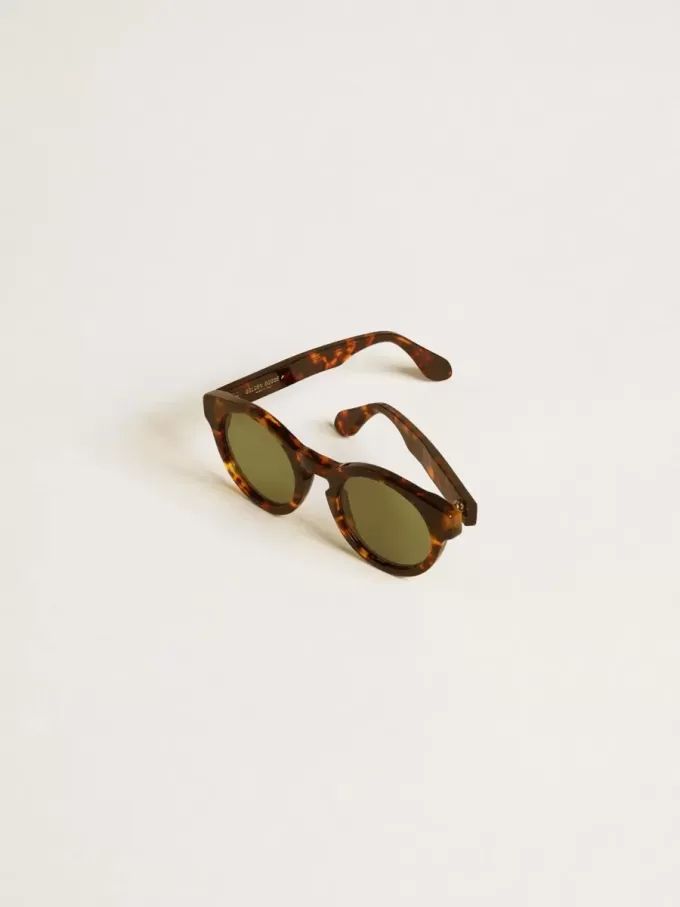 Quadratische Panthos-Sonnenbrille mit havannabraunem Rahmen und grünen Gläsern