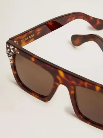 Quadratische Sonnenbrille mit havannabraunem Rahmen und Kristallen