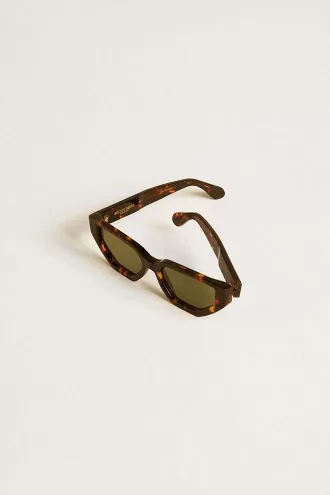 Rechteckige Sonnenbrille mit havannabraunem Rahmen Rechteckige Sonnenbrille mit havannabraunem Rahmen