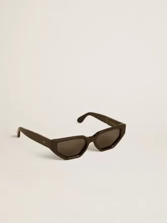 Rechteckige Sonnenbrille mit schwarzem Rahmen und Gläsern Rechteckige Sonnenbrille mit schwarzem Rahmen und Gläsern