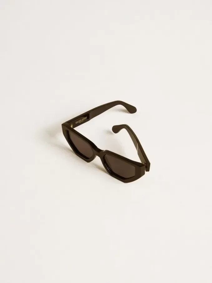 Rechteckige Sonnenbrille mit schwarzem Rahmen und Gläsern Rechteckige Sonnenbrille mit schwarzem Rahmen und Gläsern
