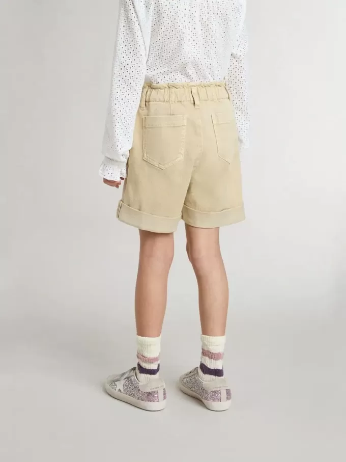Sandfarbene Shorts für Mädchen mit gesticktem Logo