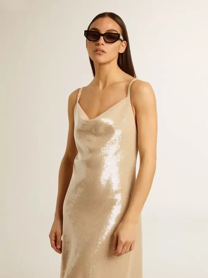 Schlafkleid aus pergamentfarbenen Pailletten