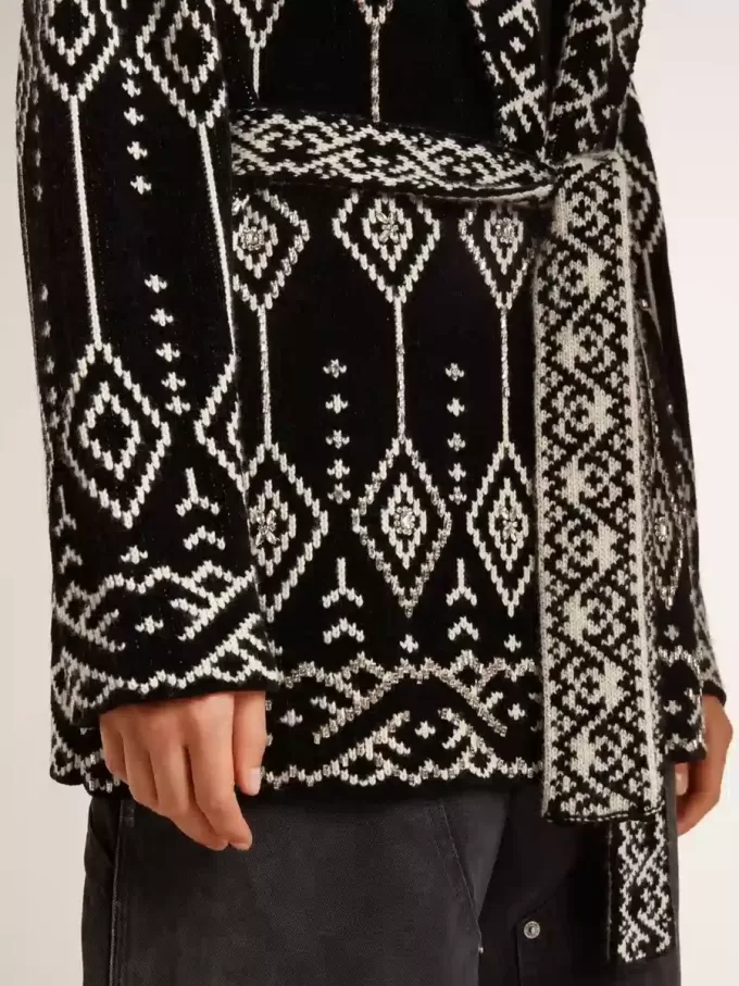 Schwarze Damenstrickjacke mit Gürtel und Kristallen Schwarze Damenstrickjacke mit Gürtel und Kristallen